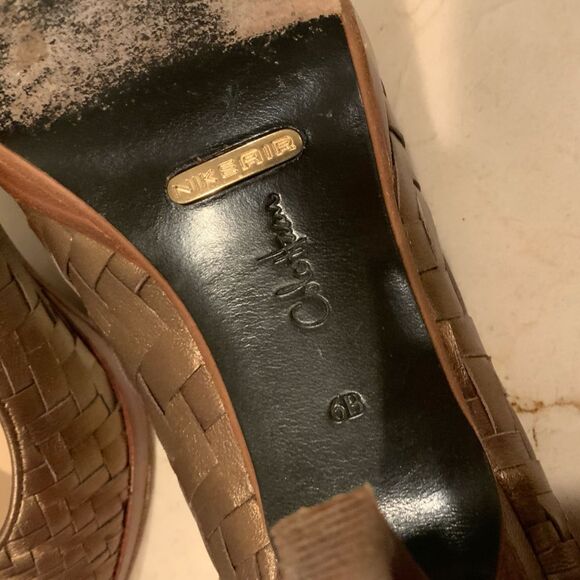 Cole Haan Gold Heeled Metallic Woven Leather Peep Toe Woman’s Pumps Size 6 - Picture 10 of 11